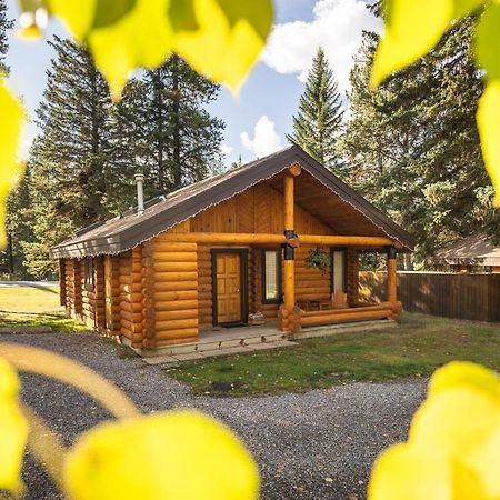 Castle Mountain Chalets Villa Екстериор снимка