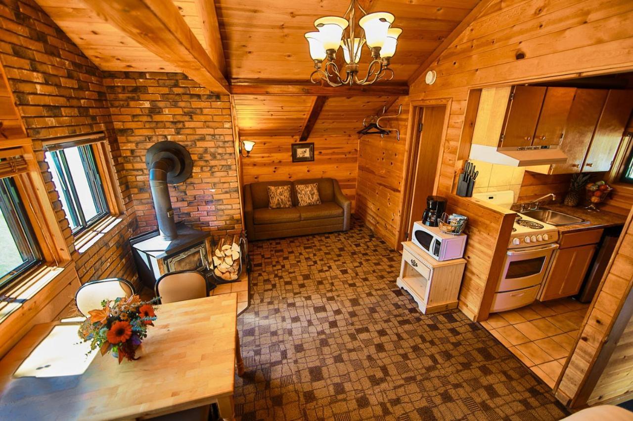 Castle Mountain Chalets Villa Екстериор снимка