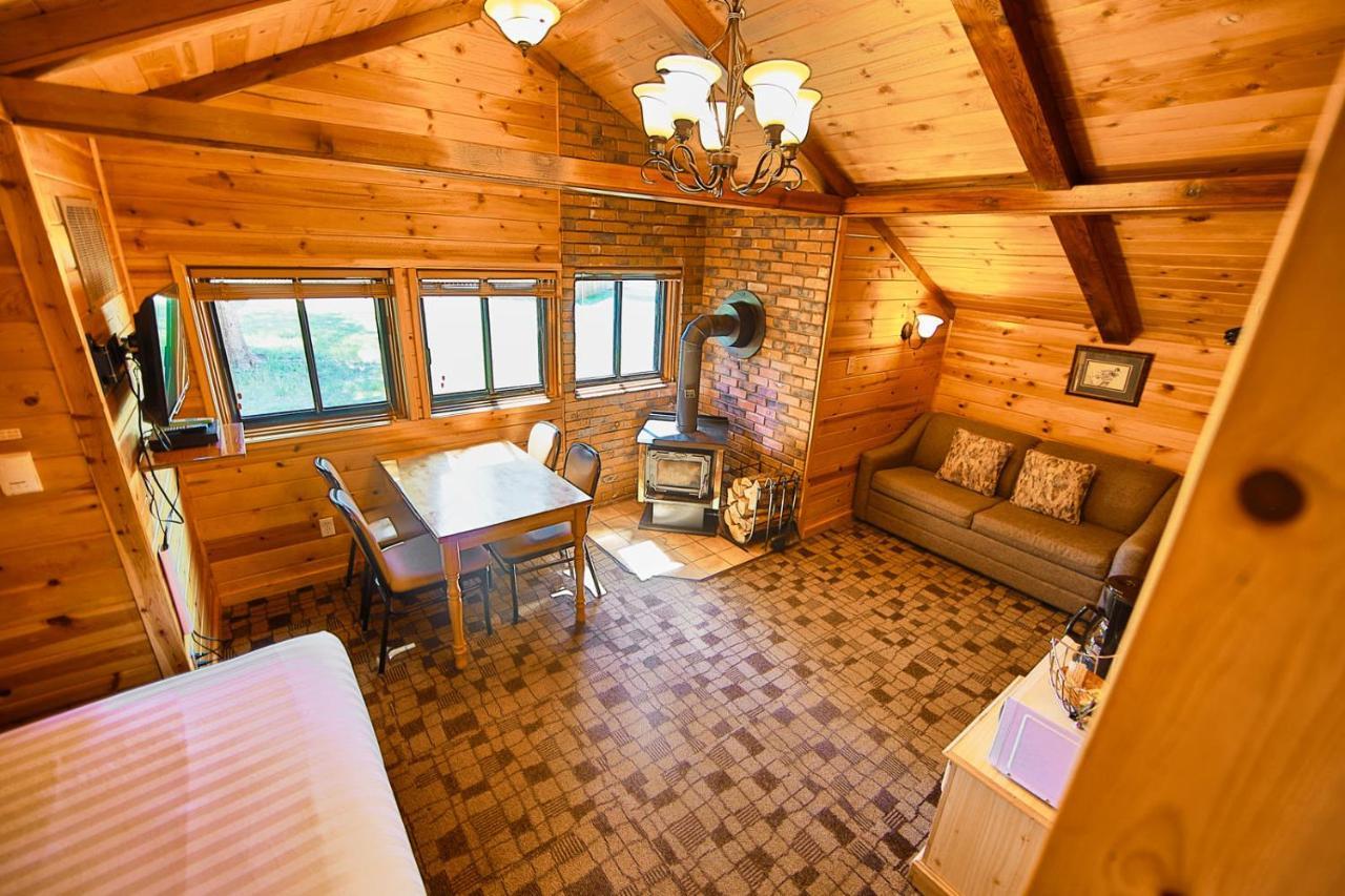 Castle Mountain Chalets Villa Екстериор снимка