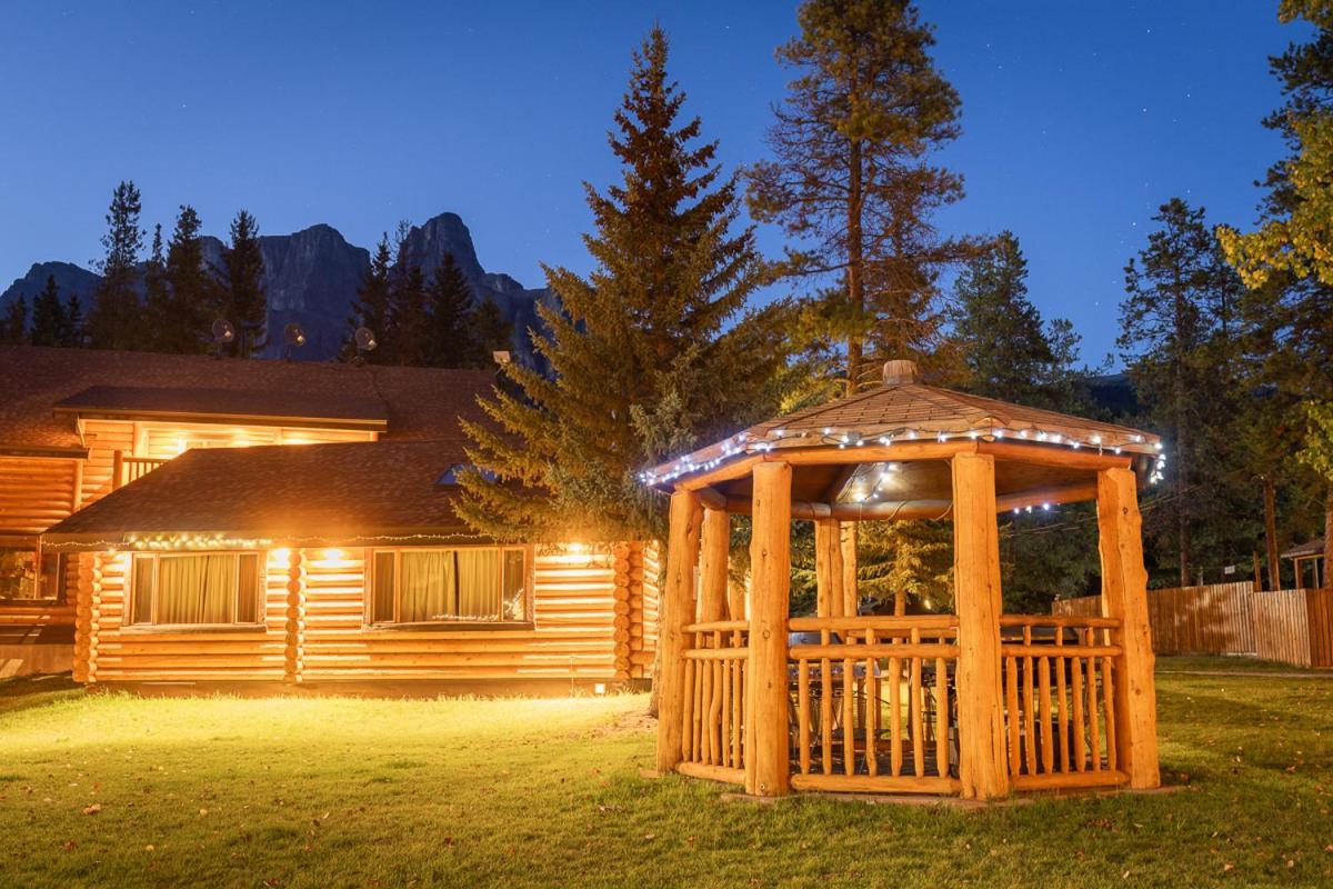 Castle Mountain Chalets Villa Екстериор снимка