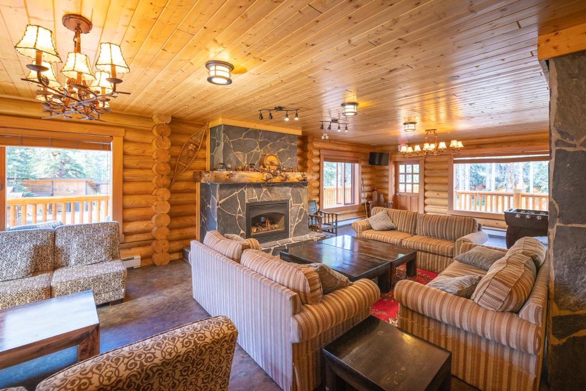 Castle Mountain Chalets Villa Екстериор снимка