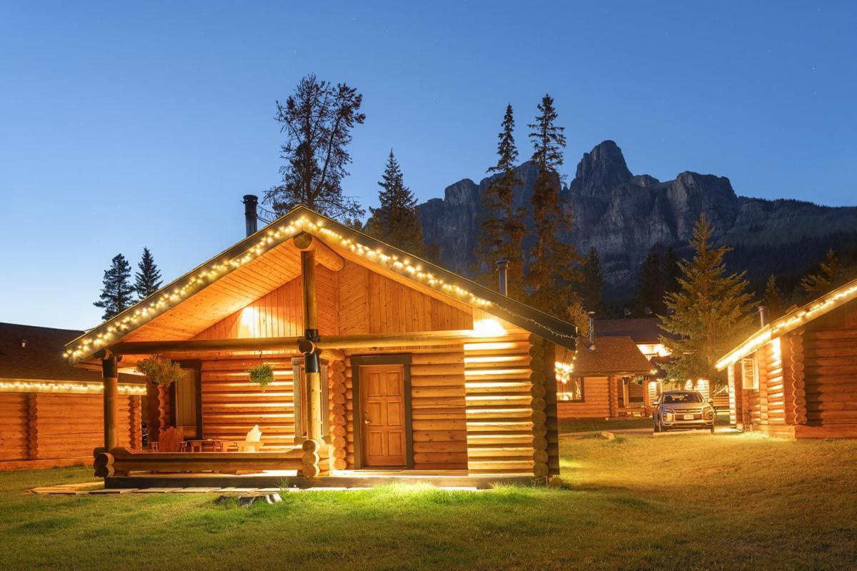 Castle Mountain Chalets Villa Екстериор снимка